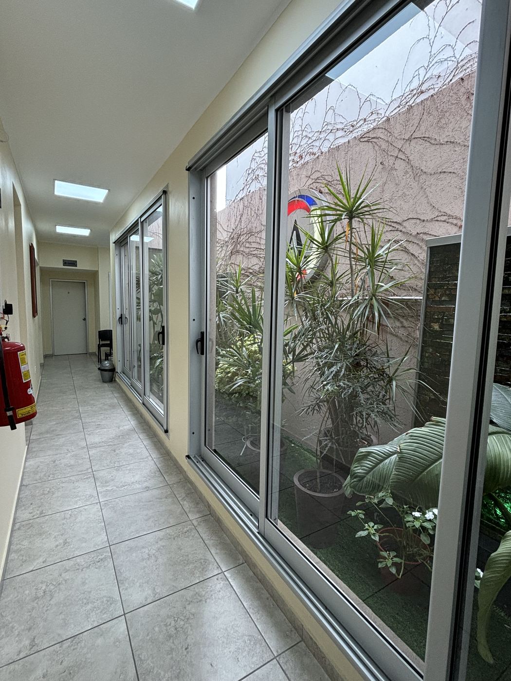 Patio interno de los consultorios AMEPA
